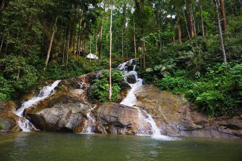 Kuala Lumpur: Batu Caves, Ramayana Caves & Kanching Falls - Ramayana Cave turns an epic into a display