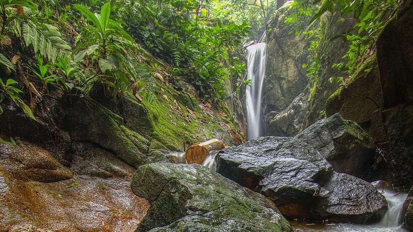 Kuala Lumpur: Batu Caves, Ramayana Caves & Kanching Falls - Should you book this Batu Caves and Kanching Falls tour?