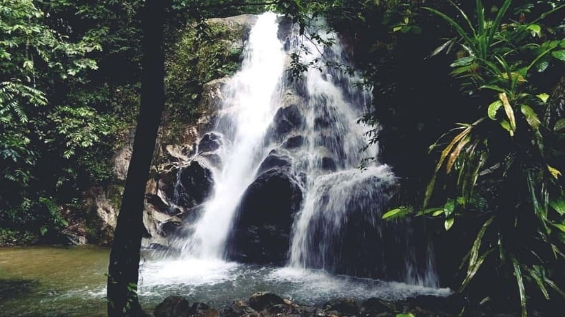 Kuala Lumpur: Batu Caves, Ramayana Caves & Kanching Falls - Batu Caves and the 272 rainbow-colored steps