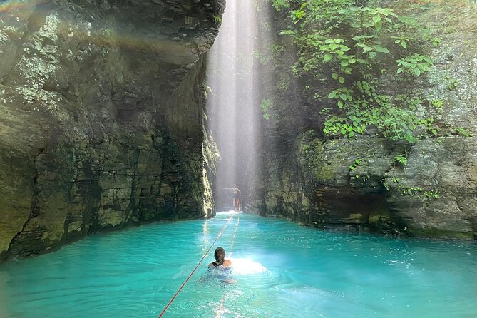 La Leona Waterfall Hike and River Tubing - Guides who make the difference