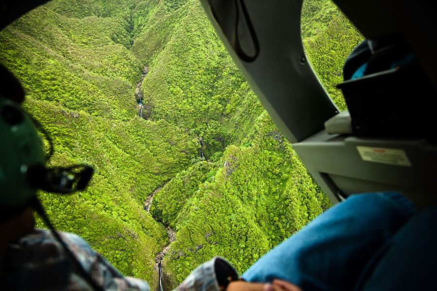Lihue: Deluxe Waterfall Safari Helicopter Tour - Waialeale Crater and its many waterfalls