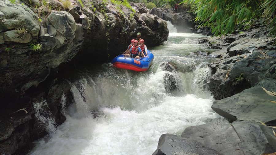 Lombok: Waterfall Benang Kelambu & River Rafting Trip - Food, clothing, and practical planning