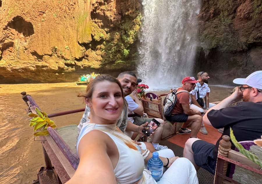 Marrakech: Day Tour to Ouzoud Waterfalls with Boat Trip - Lunch with a view, and how to handle the bill