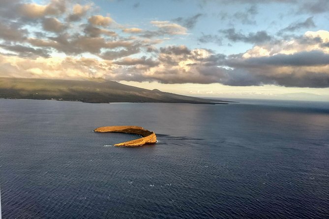 Maui Circle Island-PRIVATE-Air Tour for 2-5: Waterfalls & Lava! - Molokini and Makena from the southern coast