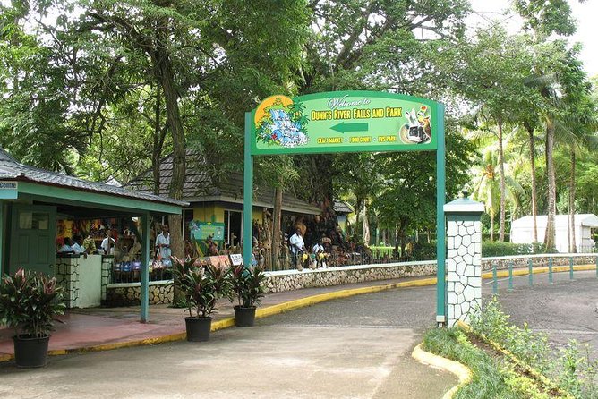 Montego Bay to Dunn's River Falls Half-Day Trip - The craft market and extra stops