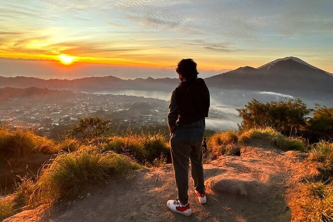 Munduk Twin Lake Jungle Hike, Ulun Danu Temple, & Waterfall - Tamblingan Lake adds a quiet 30-minute canoe ride