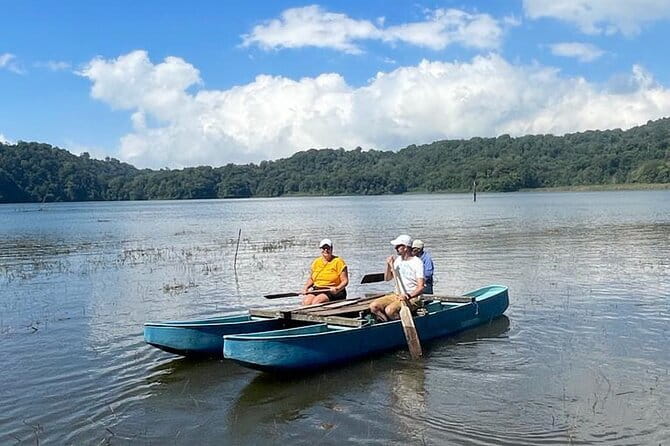Munduk: Twin Lake Jungle Hike, Ulun Danu Temple, & Waterfall - Starting at Bencingah Temple