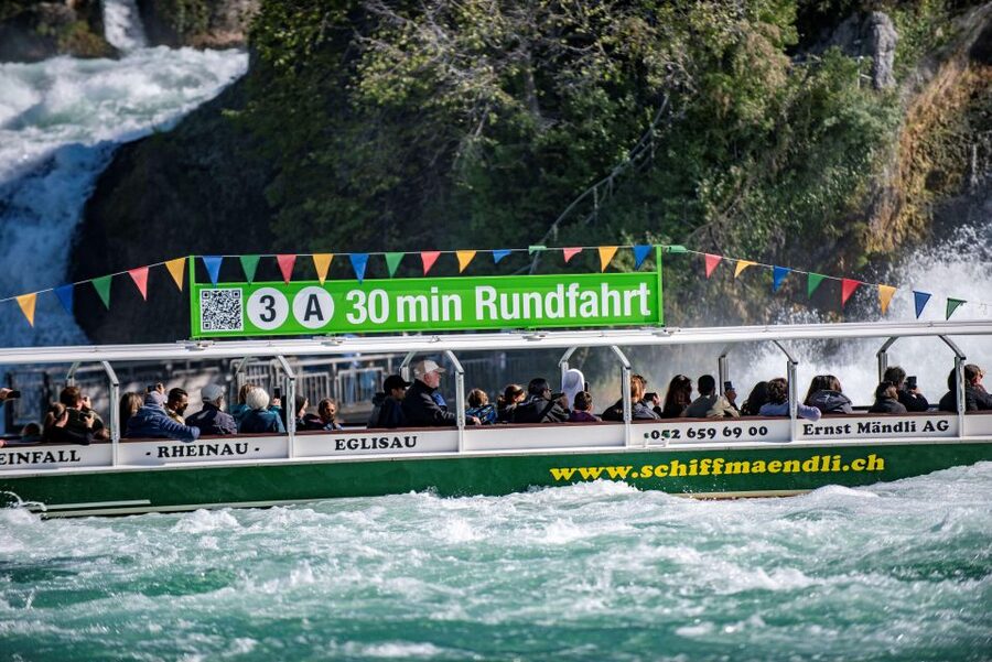 Neuhausen am Rheinfall: Rhine Falls Boat Tour - How the guide shapes the experience
