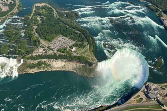 Niagara Falls Day Tour Includes Boat Cruise, Winery Stop & Lunch - Timing, traffic, and the group experience