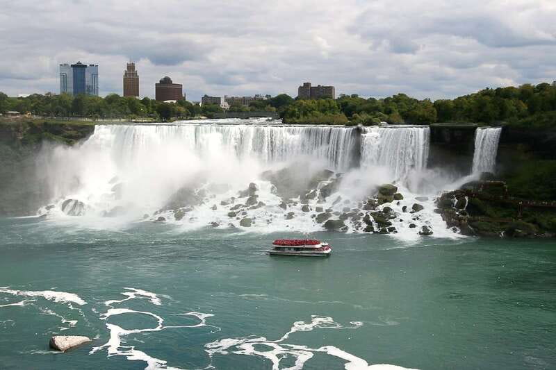 Niagara Falls, ON: Helicopter Ride with Boat & Skylon Lunch - What the Guide Adds to the Day