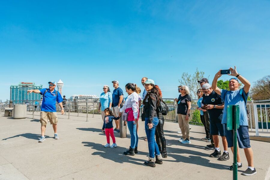 Niagara Falls, USA: American Tour & Maid of The Mist - Cave of the Winds is short, wet, and close to the water