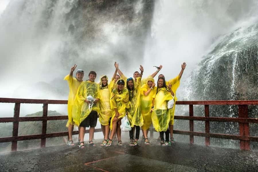 Niagara Falls USA: Cave of the Winds & Maid of the Mist Ride - Prospect Point and the Maid of the Mist