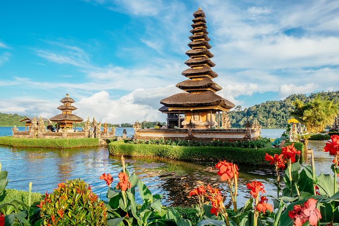 North Bali: Sekumpul Waterfalls and Ulun Danu Temple Tour - The long ride from Bali’s south