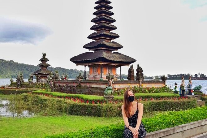 North Bali: Sekumpul Waterfalls and Ulun Danu Temple Tour - Which guide experience should you expect?