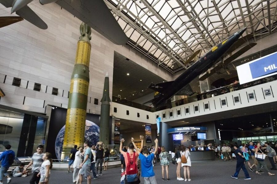 NYC: Niagara Falls, Philadelphia, Washington DC 4-Day Tour - Lancaster offers the tour’s most unusual cultural stop