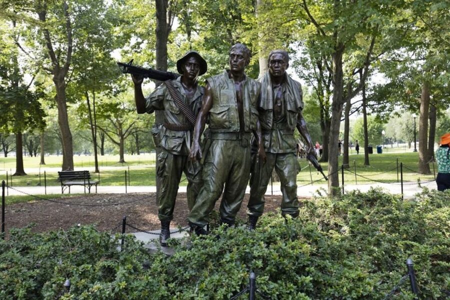 NYC: Niagara Falls, Philadelphia, Washington DC 4-Day Tour - Guides and transport shape the experience