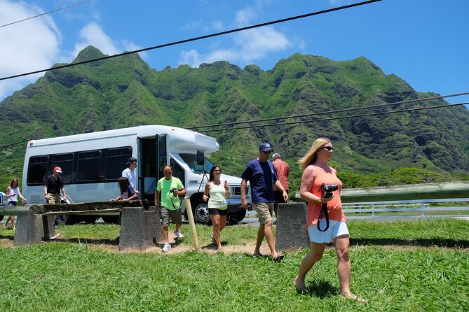 Oahu Circle Island Tour with Waimea Waterfall - Diamond Head, Kapiʻolani Park, and the southeastern coast