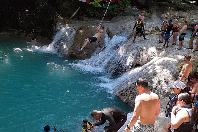 Private Tour From Ocho Rios To Blue Hole Secret Falls and Shopping - The shopping stop after the water