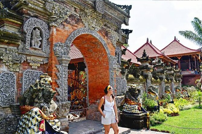Private Tour: Waterfall, Kintamani Volcano, Ubud Tour with Lunch - Ubud Market puts shopping beside the culture