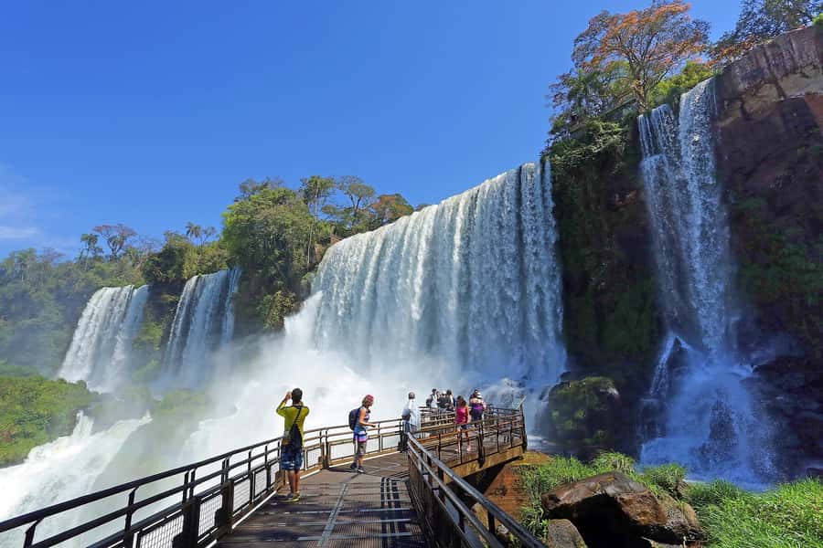 Puerto Iguazu: Iguazu Falls Argentinian Side Full-Day Tour - The early pickup from Puerto Iguazu