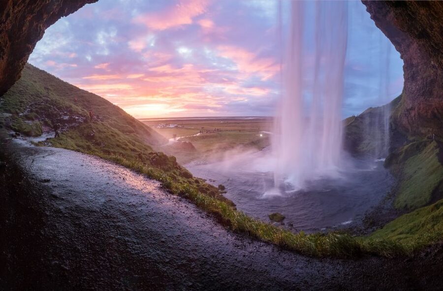 Reykjavík: Epic South Coast Tour - Waterfalls & Black Beach - Guides, group size, and the value of the day