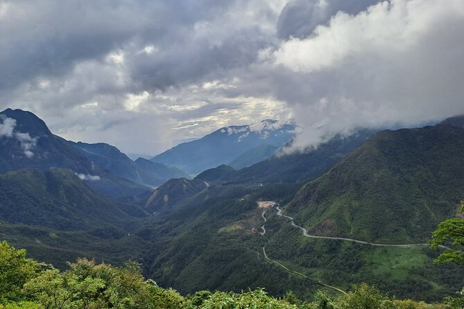 Sapa Love Silver Waterfall, Lonely Tree in Heaven Gate,San Sa Ho - A picnic lunch with room for personal needs