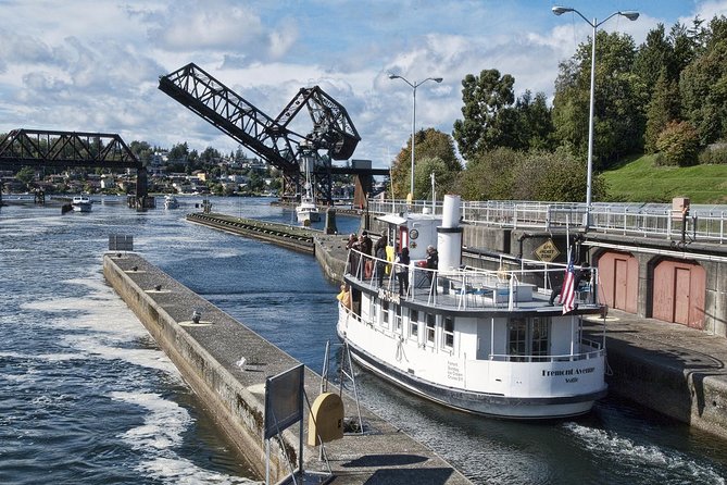 Seattle City and Snoqualmie Falls Half-Day Guided Tour - What the guide adds to the experience