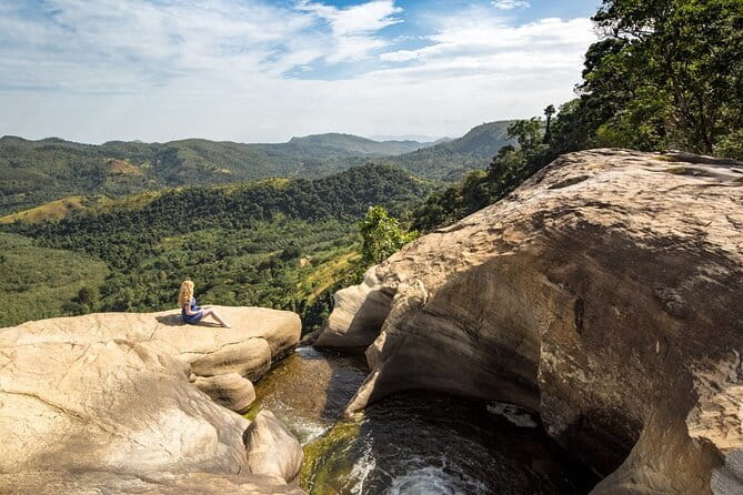 Sightseeing tour Ella & Diyaluma waterfall by car - Demodara Loop and an unusual railway trick