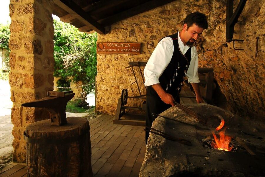 Split & Trogir: Krka Waterfalls & Swimming in Primošten - What to pack and how to handle the day