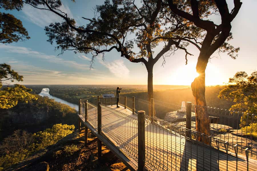 Sydney: Waterfall Bushwalk and Blue Mountain Sunset Day Trip - Lincoln’s Rock and the sunset finish