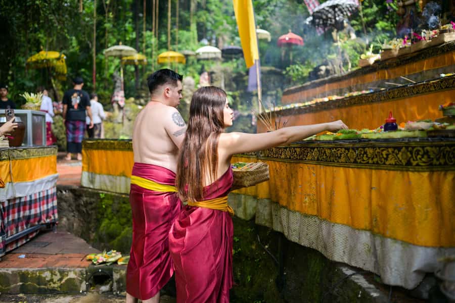 Taman Beji Griya Waterfall: Holy Bathing/Soul Retreat Ritual - Following the guide through the waterfall