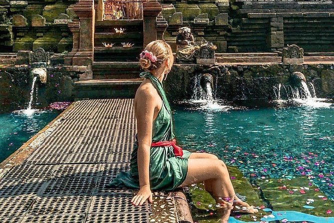 Tanah Lot Temple, Waterfall & Ubud Tour (Private & All-Inclusive) - What the private guide adds to the day