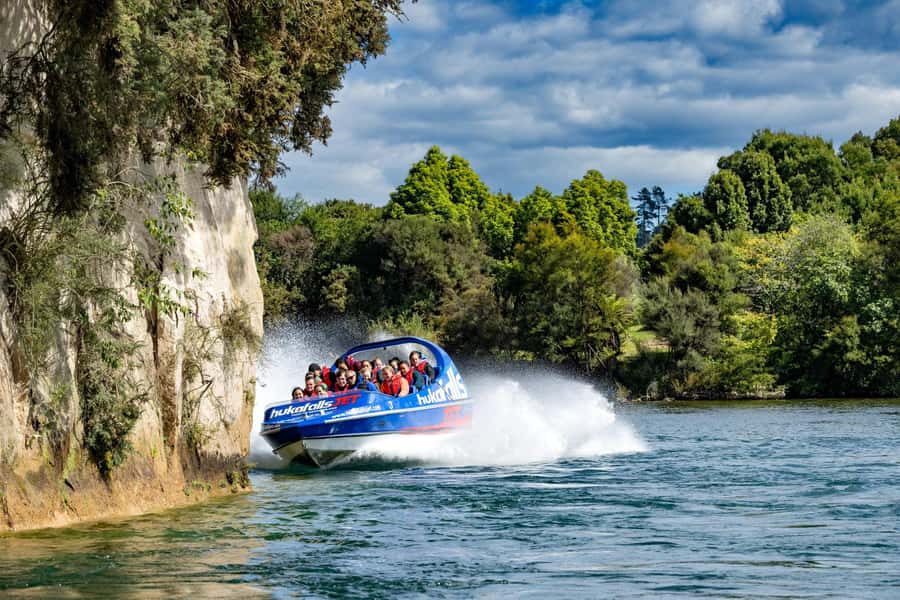 Taupō: Huka Falls 30-Minute Jet Boat Experience - Why the water-level view of Huka Falls matters