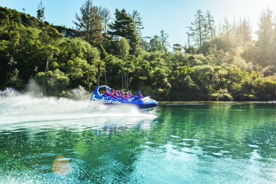 Taupō: Huka Falls 30-Minute Jet Boat Experience - The 360 degree spins and sharp turns