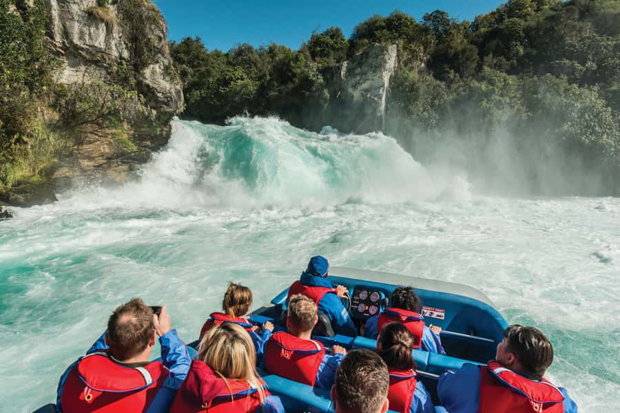 Taupō: Huka Falls 30-Minute Jet Boat Experience - The drivers make a real difference