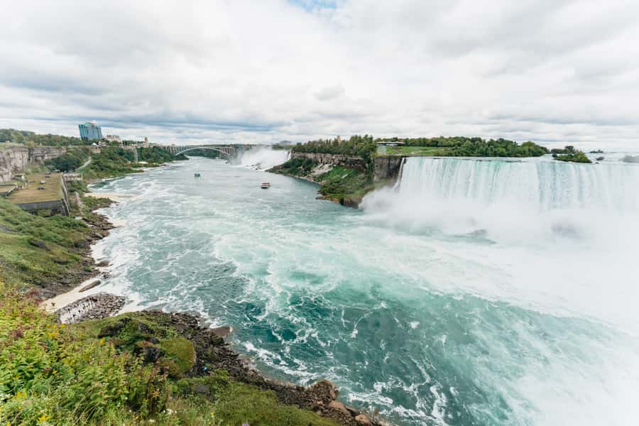 Toronto: Falls Day Tour with Boat Cruise & Niagara-the-Lake - Niagara-on-the-Lake: pretty, but short on time