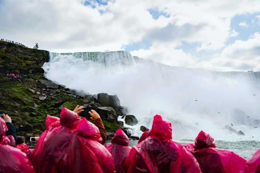 Toronto: Falls Day Tour with Boat Cruise & Niagara-the-Lake - Skylon Tower in the colder months