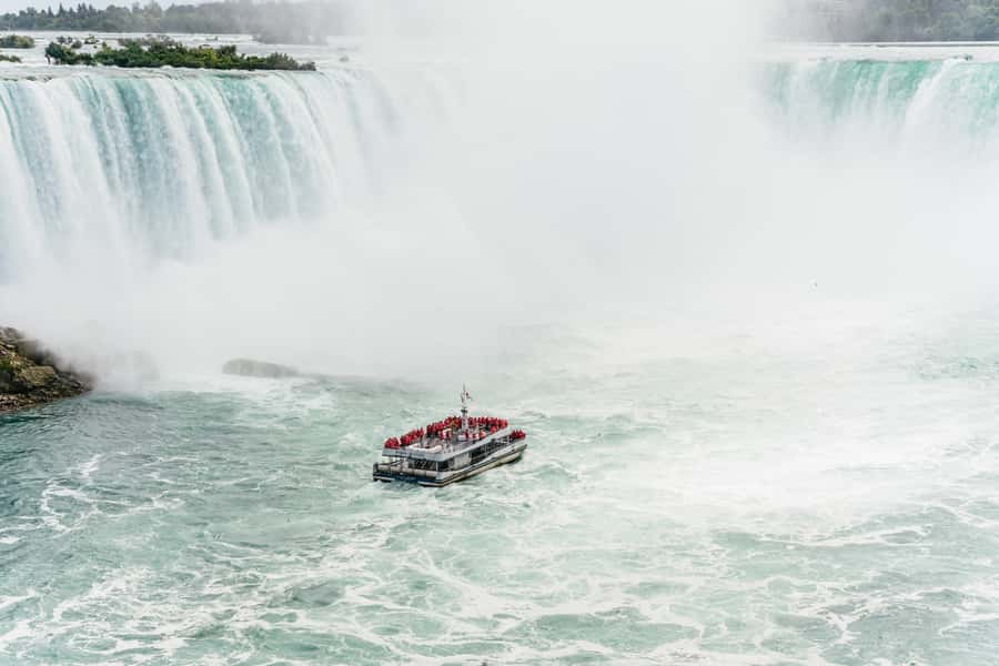 Toronto: Falls Day Tour with Boat Cruise & Niagara-the-Lake - Guides, drivers, and the tone of the day