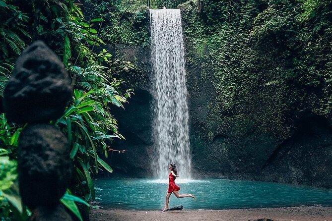 Trunyan Cemetery, Hot Spring, Penglipuran Village, and Waterfall Tour - A warm break at Batur Natural Hot Springs