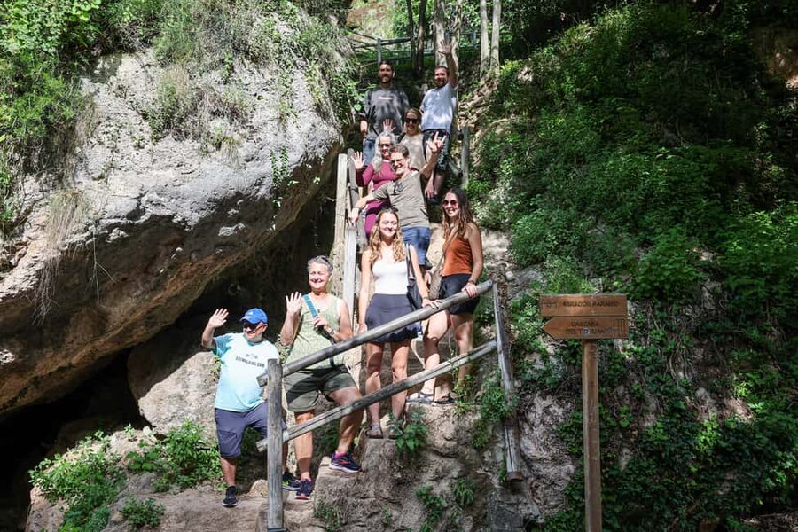 Valencia: Montanejos Thermal Spring & Girlfriend Waterfall - Montanejos and its year-round 25°C water