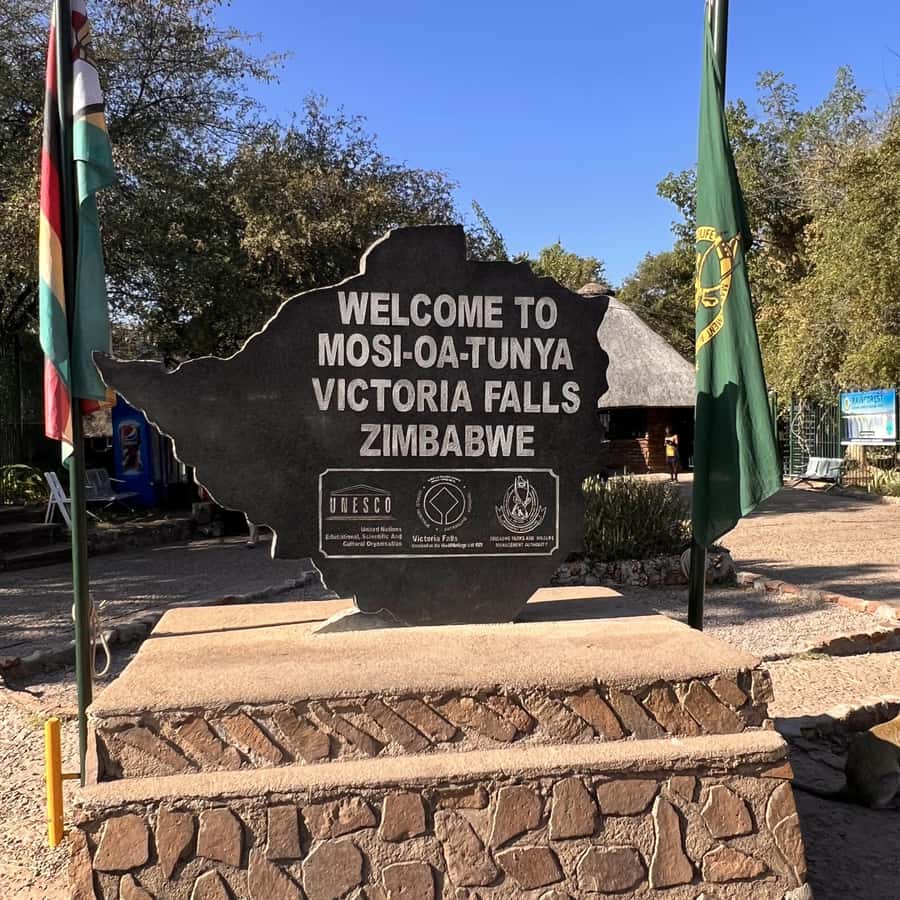 Victoria Falls: Private Guided Tour of the Waterfalls - The first sight of Victoria Falls