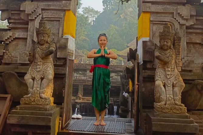 Wonderful of Ubud Private Guided Tour - Sacred Monkey Forest: shaded paths and close animal encounters